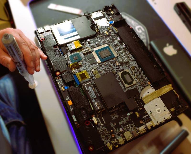 Nettoyage complet et changement de pâte thermique sur un ordinateur à Rives en Seine 76