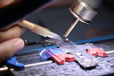 La Micro-Soudure Arrive Chez Multitech : Réparations de Haute Précision